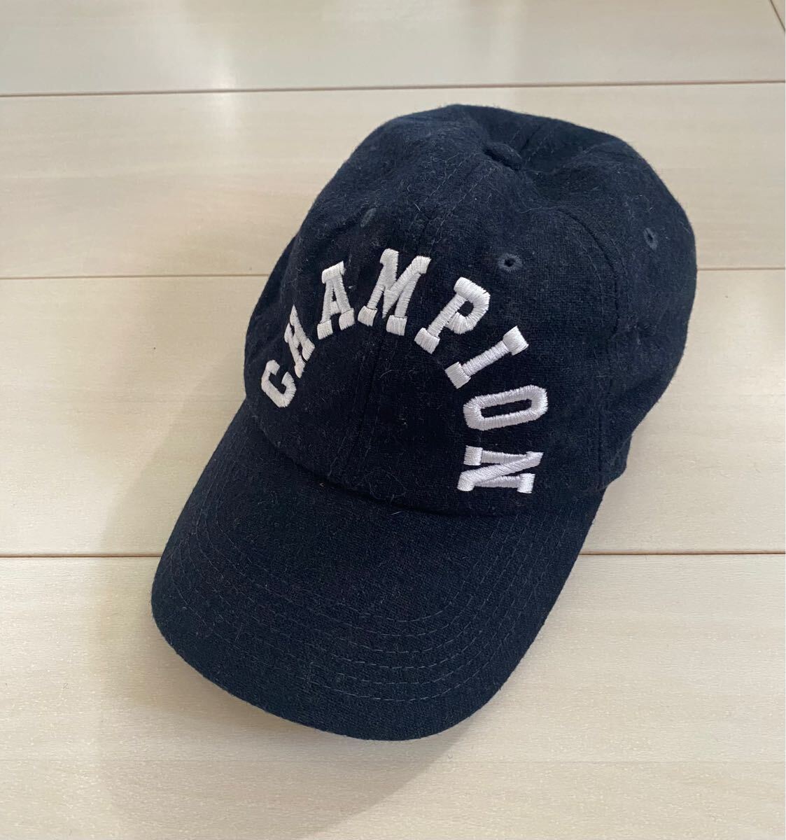 champion チャンピオン　ウール　キャップ　紺色ネイビー×白ホワイト　アメカジ帽子野球帽刺繍ベースボールキャップ　スポーツゴルフ古着