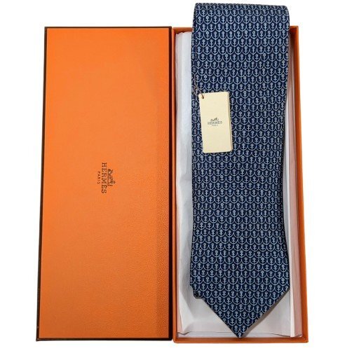 【未使用】 HERMES エルメス ネクタイ CRAVATE TWILL TIE 8 シルク100％ 総柄 ネイビー メンズ タグ付き 箱付き 贈答 プレゼント