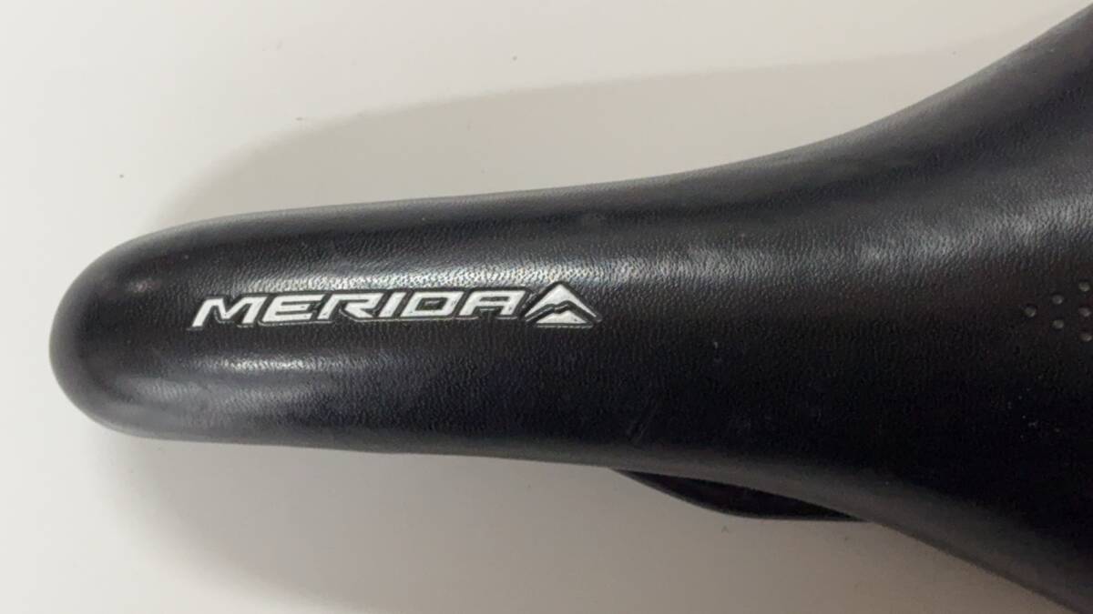 自転車サドルシート MERIDA メリダ スポーツタイプ 傷・曲がり有り ジャンク 現状渡し品