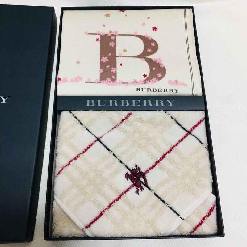 【4】即決！ラッピング無料☆新品未使用◆ バーバリー Burberry ハンカチ 2枚セット 刺繍 箱入り ノバチェック プレゼント さくら ベージュ