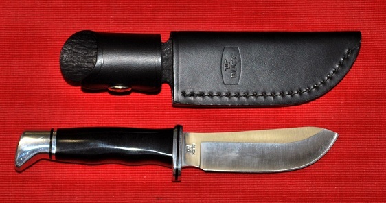 NO.103 BUCK-USA・スキナー黒樹脂柄・420HC Blade:10.2cm・全長：20．9ｃｍ　黒革ケース付