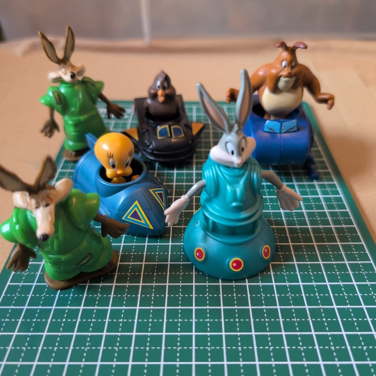 ワーナーブラザーズ　バックスバニー　トゥイーティー　ワイリーコヨーテ　アメトイ　ミールトイ　PVC　ルーニー 　まとめて　まとめ売り
