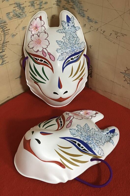 日本の伝統美「お面」花鳥風月柄の狐面／まとめて２枚:定形外配送にてお届け