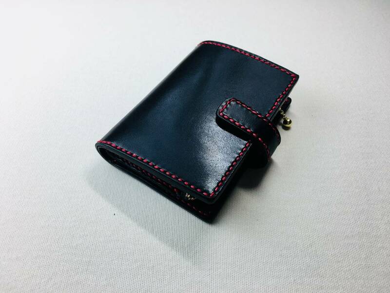 【手縫】黒色本革二つ折り財布（赤麻糸）