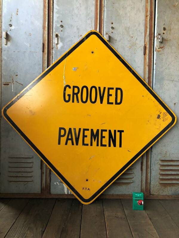 即決⑦ GROOVED PAVEMENT ビンテージ ロードサイン 道路標識 看板 / アメリカンフェンス ガレージ ジャンク ガーデニング 雑貨 店舗什器