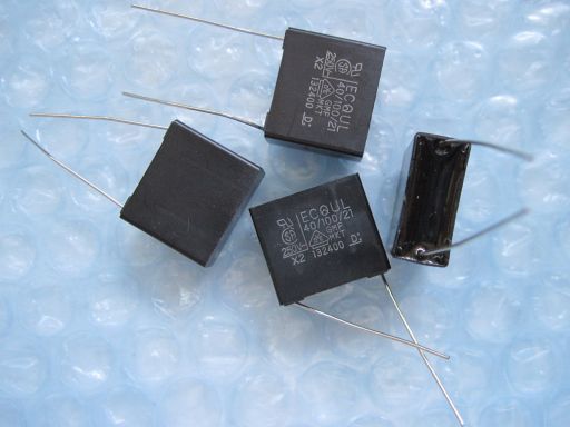 B0007　Panasonic　PETコンデンサ　ECQU2A224KL　0.22μF±10%　250V(AC)　未使用品ですが長期保存品　4個セット