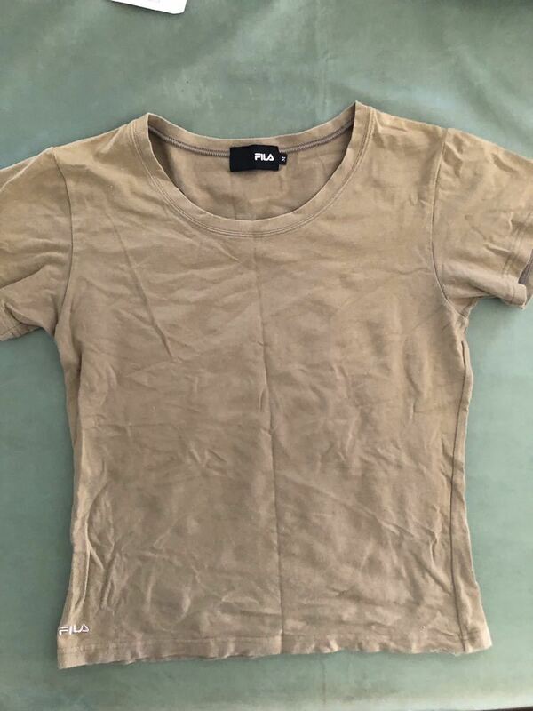 FILA フィラ レディース Tシャツ シンプルなアースカラー　Tシャツ　 半袖Tシャツ　カーキTシャツ