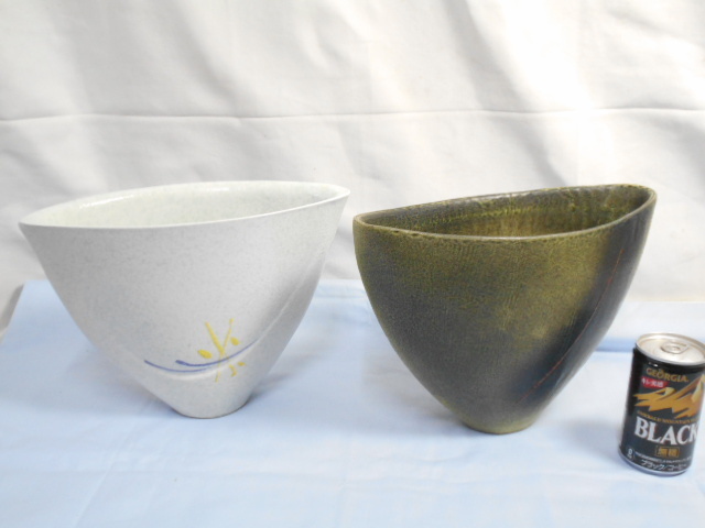 陶器製　花瓶　花器　三角型　２個セット　検　工芸品　陶芸　インテリア小物　花器　壺　美術品
