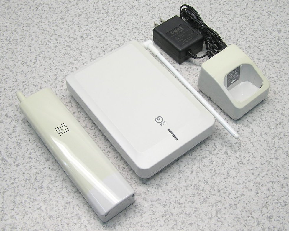 ■NTT スマートネットコミュ二ティ αA1 シングルゾーンDECTコードレス電話機 A1-DECL-PS-(1)(W)＋A1-DECL-CS-(1)(W) 少々焼け有り