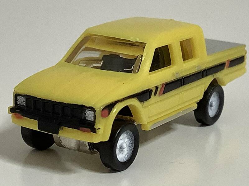 トヨタ 3代目 ハイラックス ピックアップ トラック ダブルキャブ 4WD RN40 後期型 1981年式~ 1/115 約4㎝ ミニカー 送料￥120