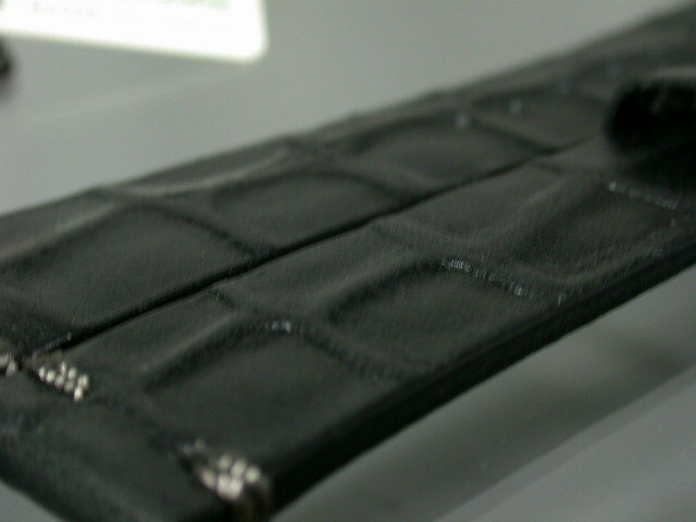 【送料無料】 18mm黒カーフ逆型押加工クロコ風牛皮革バンドEmitta