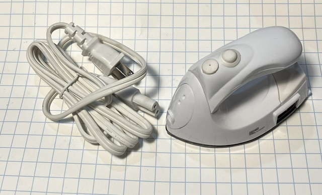 ヤザワコーポレーション YAZAWA ミニ アイロン ミストアイロン 小型 携帯 コンパクト 中古 送料無料