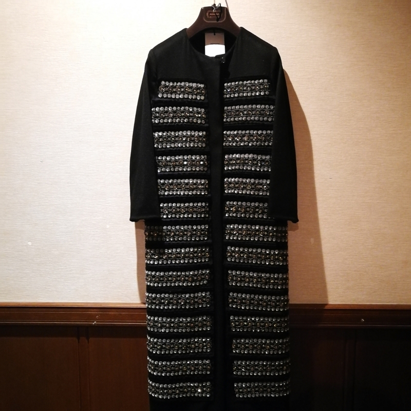 アニオナの手縫いの装飾付きカシミアコートです。サイズは４２です。