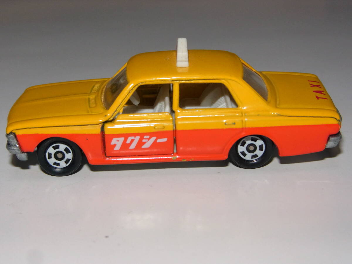 トミカ　３　CROWN　TAXI