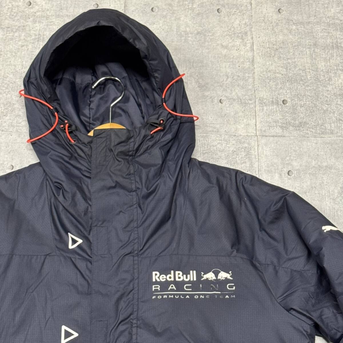 Red Bull PUMA F-1 ファイバーダウンパーカー レッドブル プーマ　　レーシング アノラックパーカー 中綿 プルオーバー 早4751