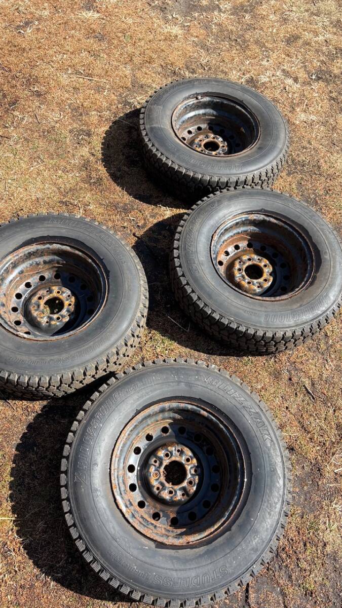 メーカー不明 鉄ホイール14インチ スタッドレスタイヤはおまけ程度 5穴PCD114.3Brizakk PM-10 205/80R14 製造年不明 当時もの