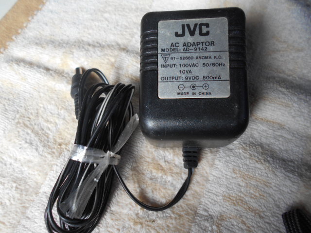 ★　ＪＶＣ(日本ビクター）ＡＣアダプター　MODEL　ＡＤ-９１４２　出力　９Ｖ　500ｍA　通電、電圧確認　中古　★