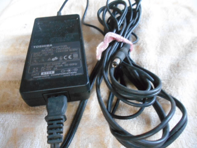 ★TOSHIBA/東芝　ＡＣアダプター　MODEL　PA2450U　　出力　１５Ｖ　３Ａ 　通電、電圧確認　中古　★