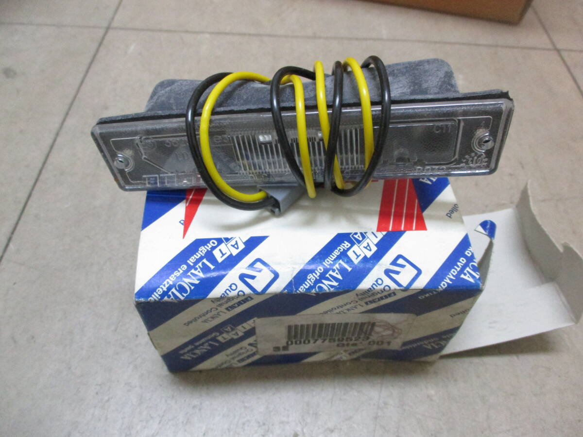 フィアット 旧パンダ ライセンスプレートランプ・ナンバープレート灯 FIAT PANDA license plate lamps　7759523 　純正品・新品・送料無料