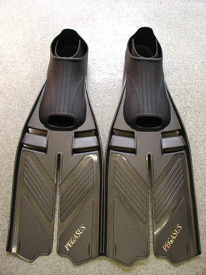 ☆新品☆IST PEGUSUS(ペガサス)フィンMK/Ｓ☆脚力が無い方でも良く進むスプリットタイプ(先割れタイプ)のフィンです☆処分価格です☆