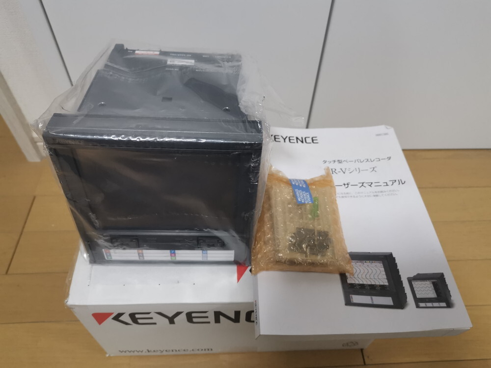 ★未使用★ KEYENCE TR-V500 5型ポータブルタイプ タッチ データレコーダ 