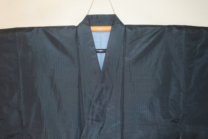 弐10221 本絹泥草木染め大島紬男着物 裄70丈135К青銅色・藍青緑亀甲格子 珍色 未着用 カッコイイ着物だけシリーズ