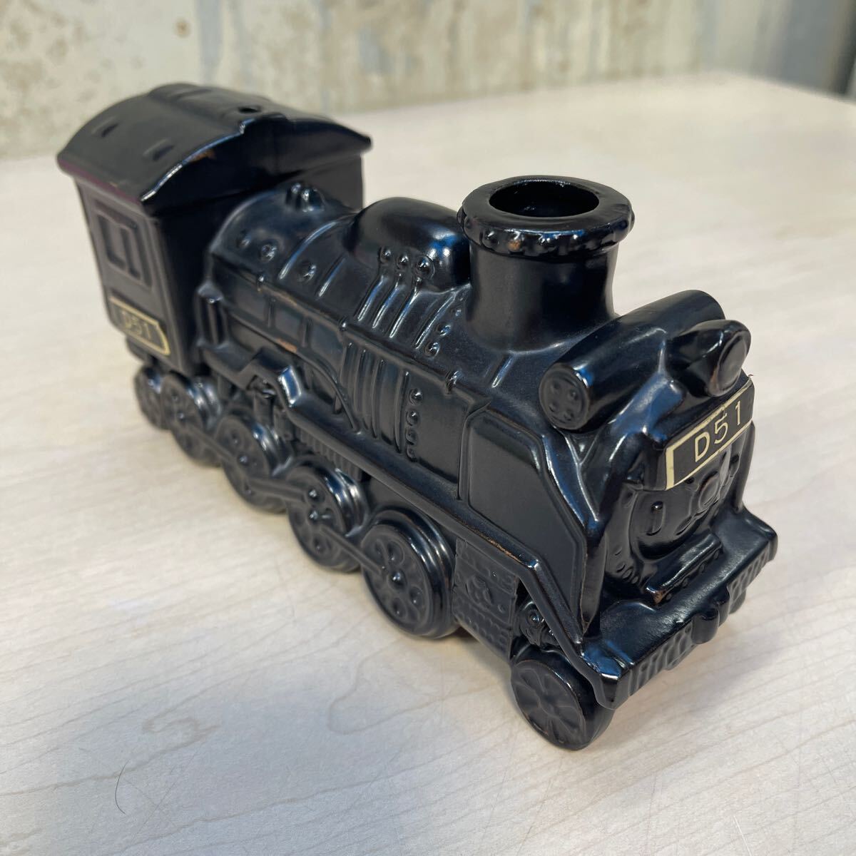 D51 機関車　灰皿　アシュトレイ　陶器製　長さ約18㎝ 幅約6㎝　高さ約10㎝ 27ー9