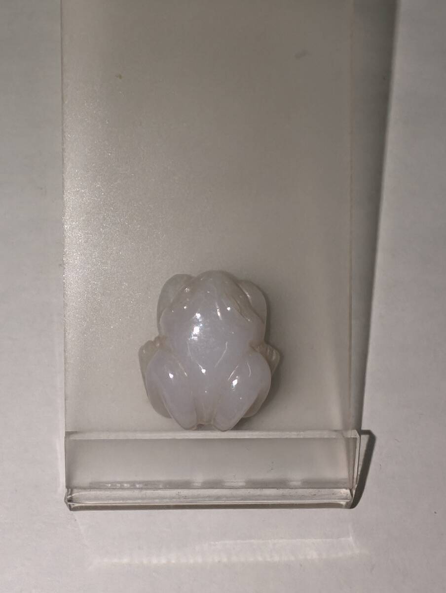 お得！税込価格 天然 ラベンダーヒスイ ルース カエル 21.254ct 鑑別ソーティング付き 樹脂含浸無し 宅急便送料１１０円　 　
