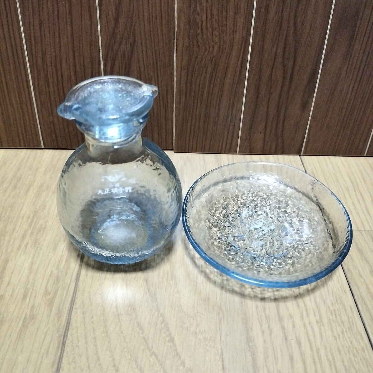 ▼ 小樽 大正硝子館≪醤油さし 1個・小皿 1枚≫ガラス製　しょうゆ差し　醤油皿　豆皿　調味料入れ