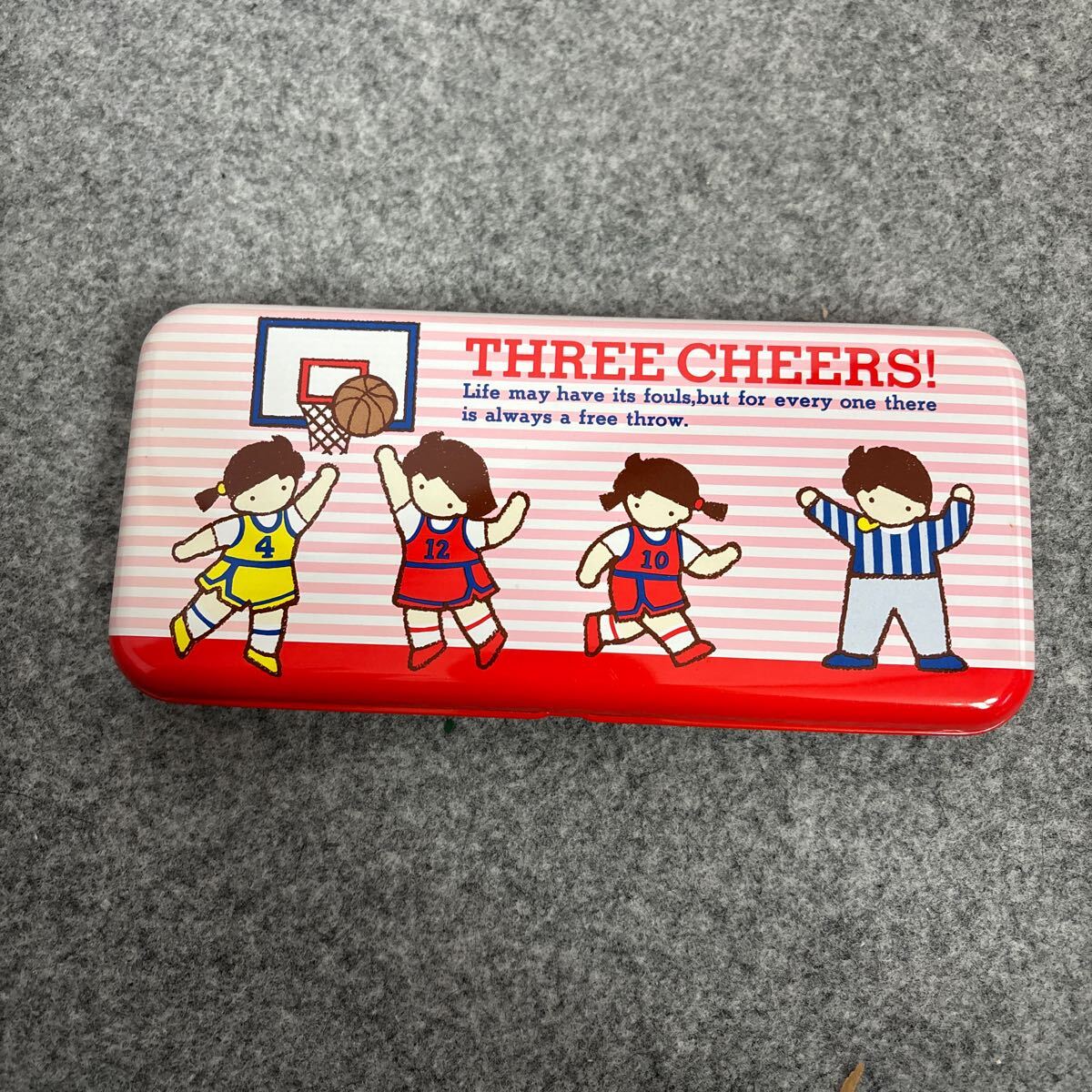 T284 サンリオ★THREE CHEERS！★缶ペン★昭和レトロ★ バスケット　バスケ　未使用