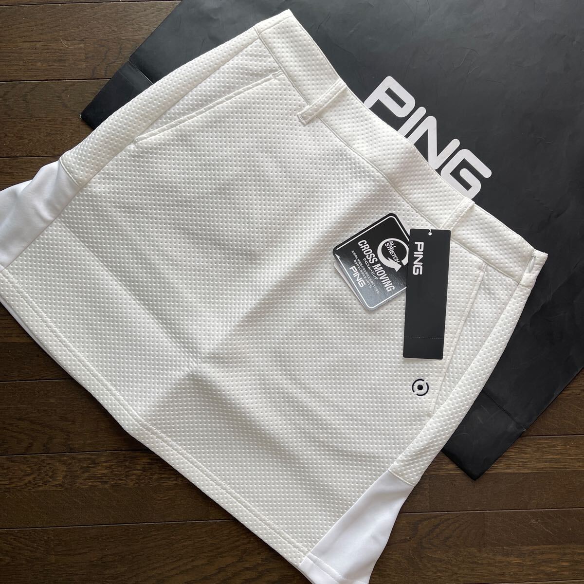 送料無料PING GOLFピンゴルフLADIES HYBRIDフレアスカート高周波パンチングCROSSMOVING全方向快適STRETCH速乾性軽量White(大特価M)新品