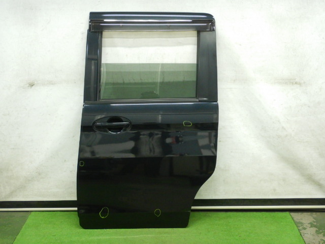 7D】【ZJ3】【送料記載】 スペーシア MK42S 左スライドドア 68701-81M01 左リアドア 【501233】拍卖