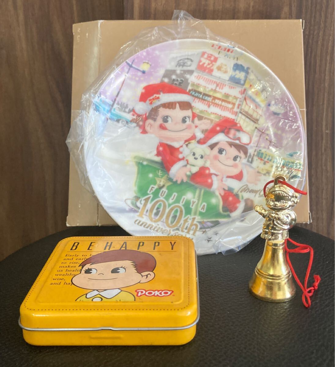 ペコちゃん 皿のみ未使用 【 不二家 100周年記念皿 + おまけで ポコちゃん缶ケース＆金のペコちゃん鈴 】 レトロ アンティーク 記念品