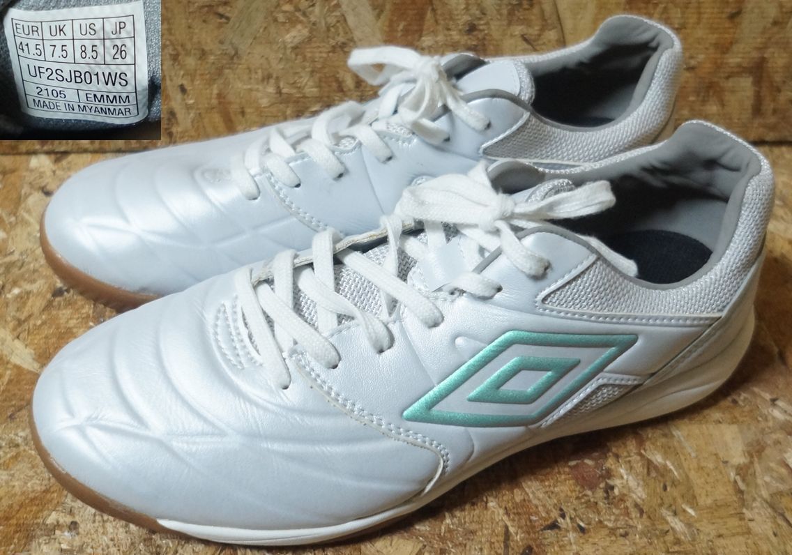 良品 UMBRO アクセレイター サラ WD KTS IN US8 白系 アンブロ　フットサルシューズ