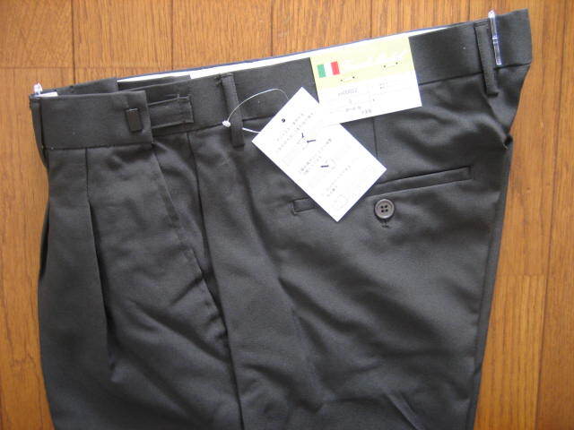 即決新品 / ツータック スラックス / W89~95 L68 ダークグレイ /ダークカラー系 / ウェストアジャスター 裾上げ済み aa00022③B / 縫製が雑