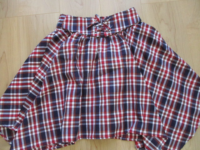 【超美品・お買得・早い者勝ち・複数商品購入で送料割引】LOVE RABBY(ラブラビ)　チェック柄スカート　サイズ150cm 