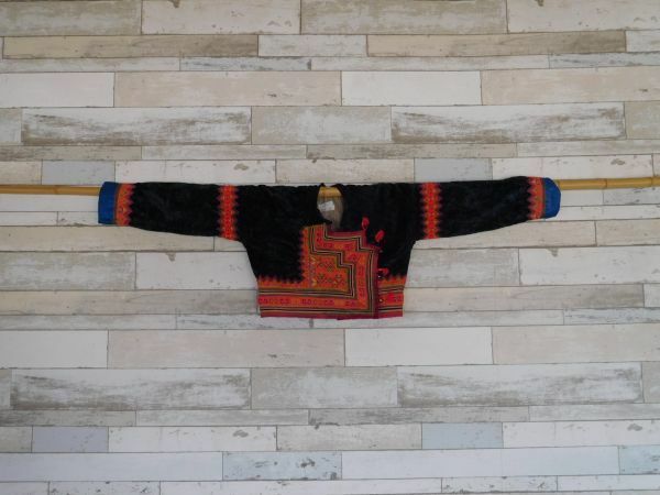 モン族女性ジャケットNO.23 hmong メオ族苗 インドシナ　ラオス　民族衣装　本物　手仕事　刺繍