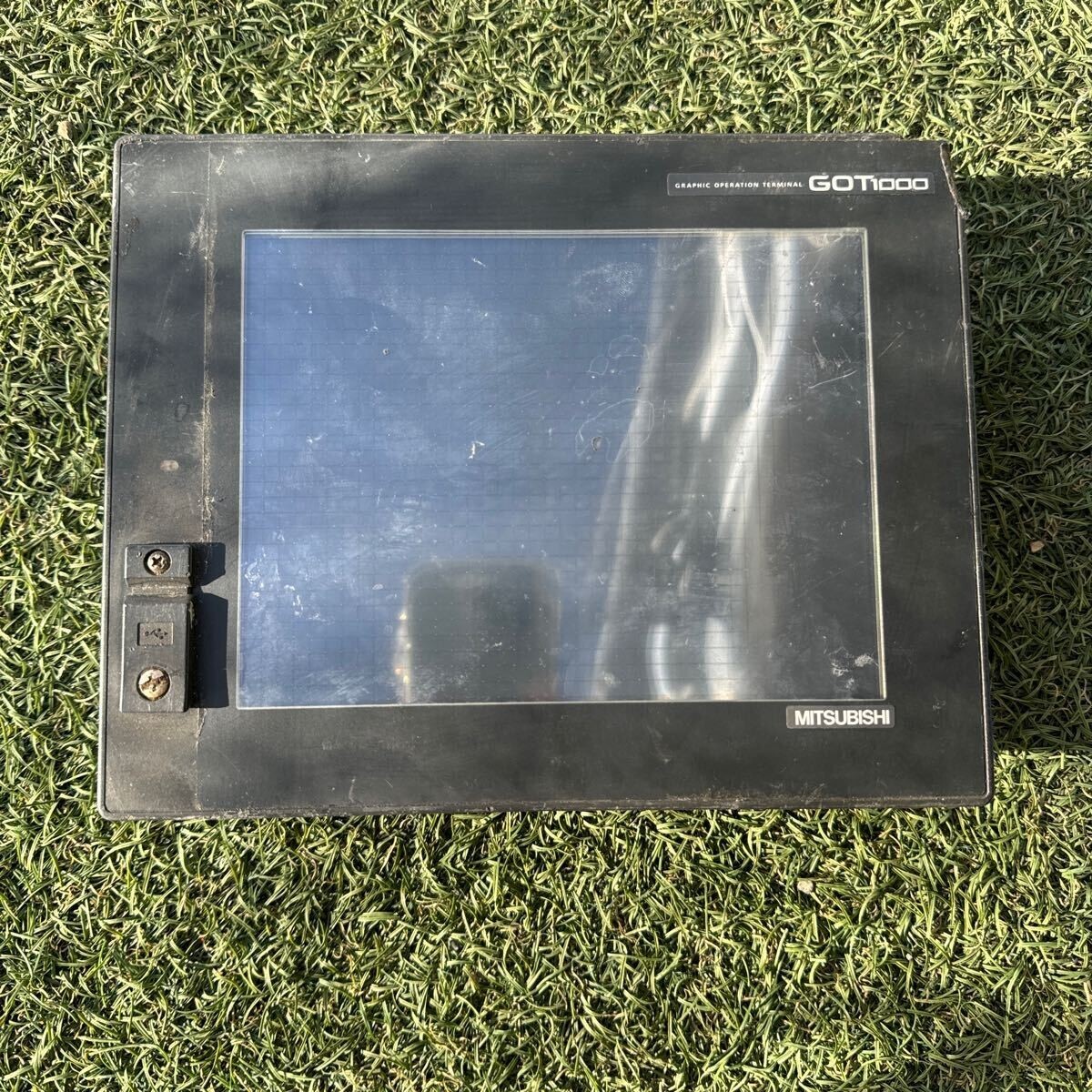 4M004 三菱電機 GOT1000 GT1565-VTBA タッチパネル　ジャンク品　