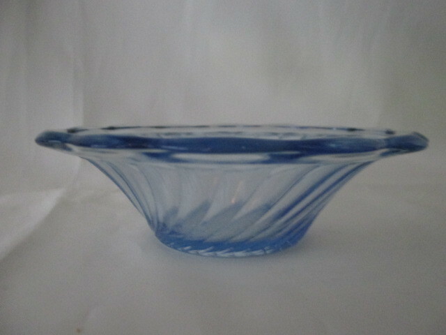 昭和中期以降　プレスガラス　かき氷皿ブルー　5枚組　『　渦巻き文様　』
