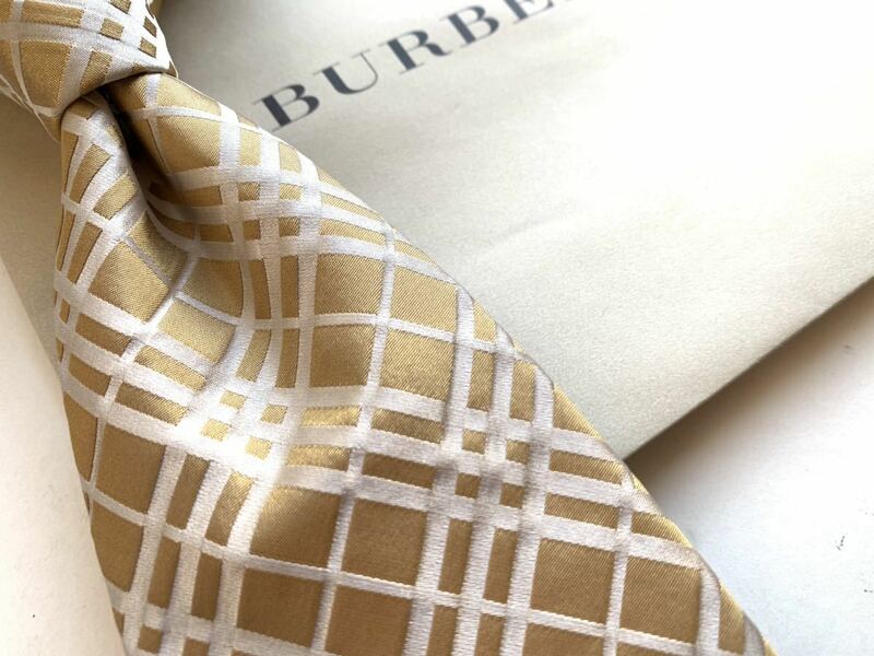 【美品】BURBERRY ネクタイ ゴールド ホワイト ノバチェック バーバリー チェック ショッパー 紙袋付き ハンドメイド ENGLAND製 レア品