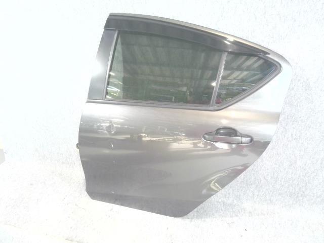 アクア DAA-NHP10 左RドアASSY 67004-52470 ※個人宅発送不可※拍卖