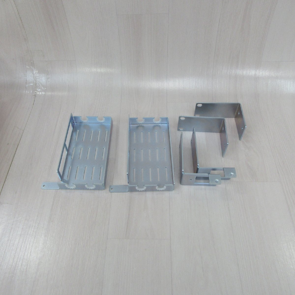 Fortinet NDS-RMK12 ラックマウントキット Fortigate-60E Fortigate-60F 対応 ネジ無 YN 373