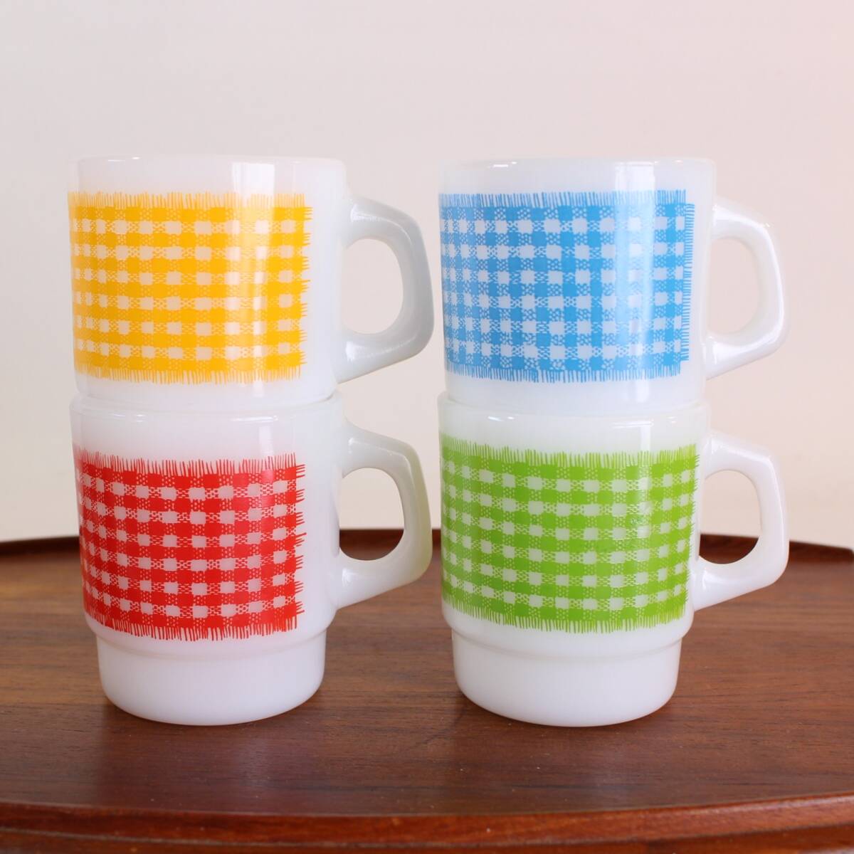 【送料無料】4色セット 1960～76年頃 美品 ファイヤーキング ギンガム 赤 黄色 緑 青 FIRE KING ヴィンテージ マグ 耐熱 ミルクグラス