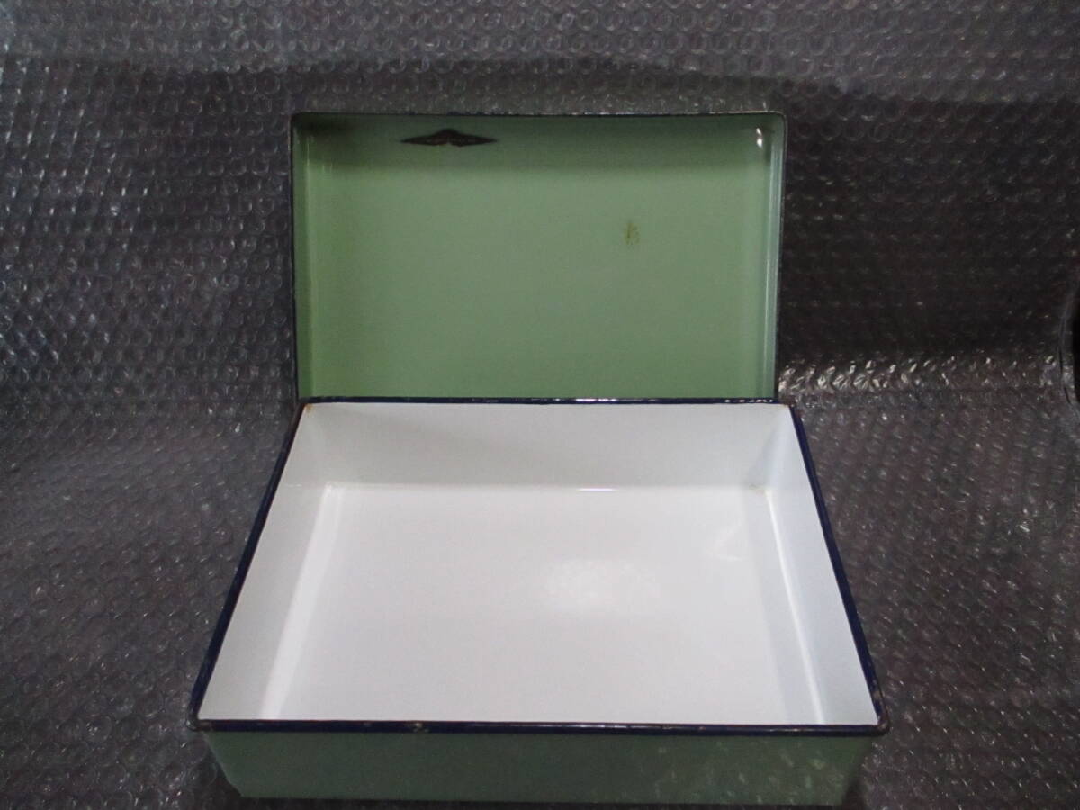 当時物昭和レトロ★月兎印 FUJI 富士 琺瑯 ホーロー 蓋付バット 23.5×17×6ｃｍ 深型 琺瑯 ディスプレー 箱 角型 緑★60