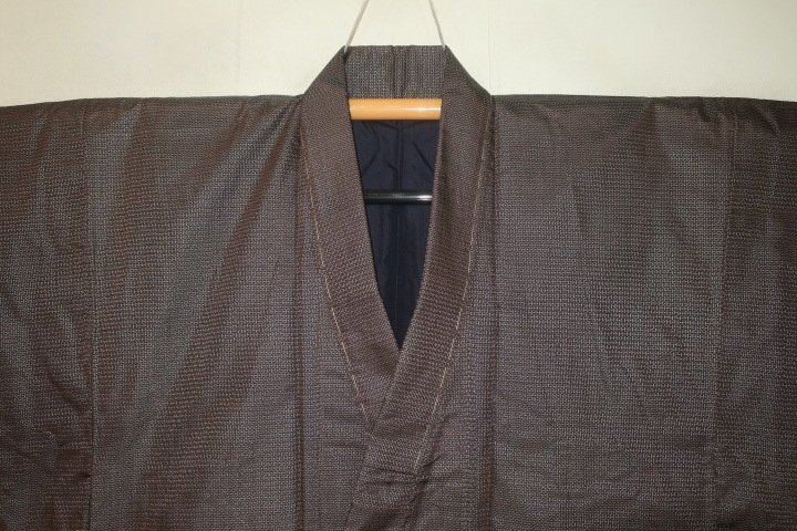 弐10258 本絹泥藍大島紬男着物 裄67丈139К燻し銀ネズ灰茶色亀甲 カッコイイ着物だけシリーズ 未着用