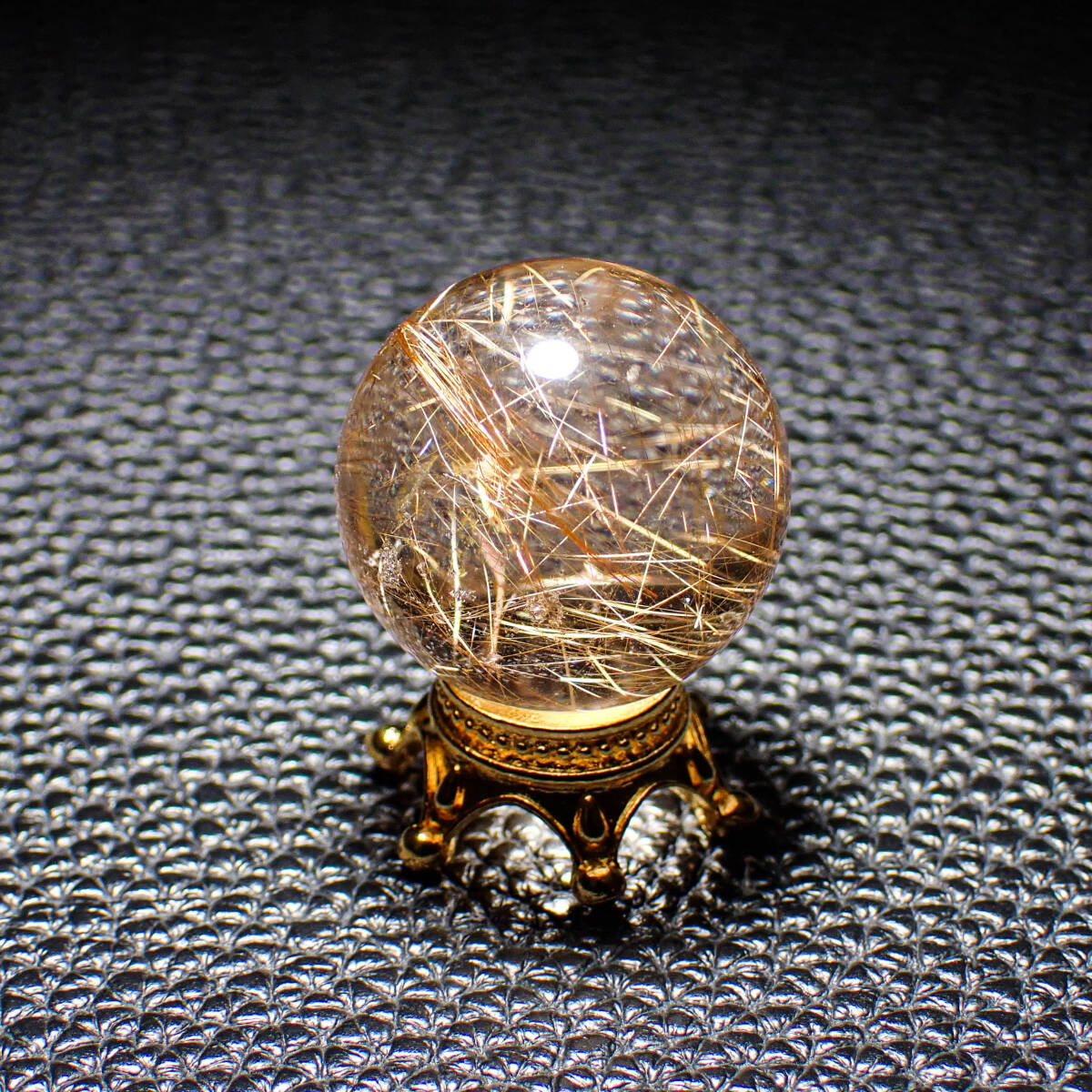 天然石 ゴールドルチル 水晶玉 11 スフィア ルチルクォーツ タイチン 水晶 原石 結晶 風水 丸玉 天然 ポイント 鉱物標本 パワーストーン