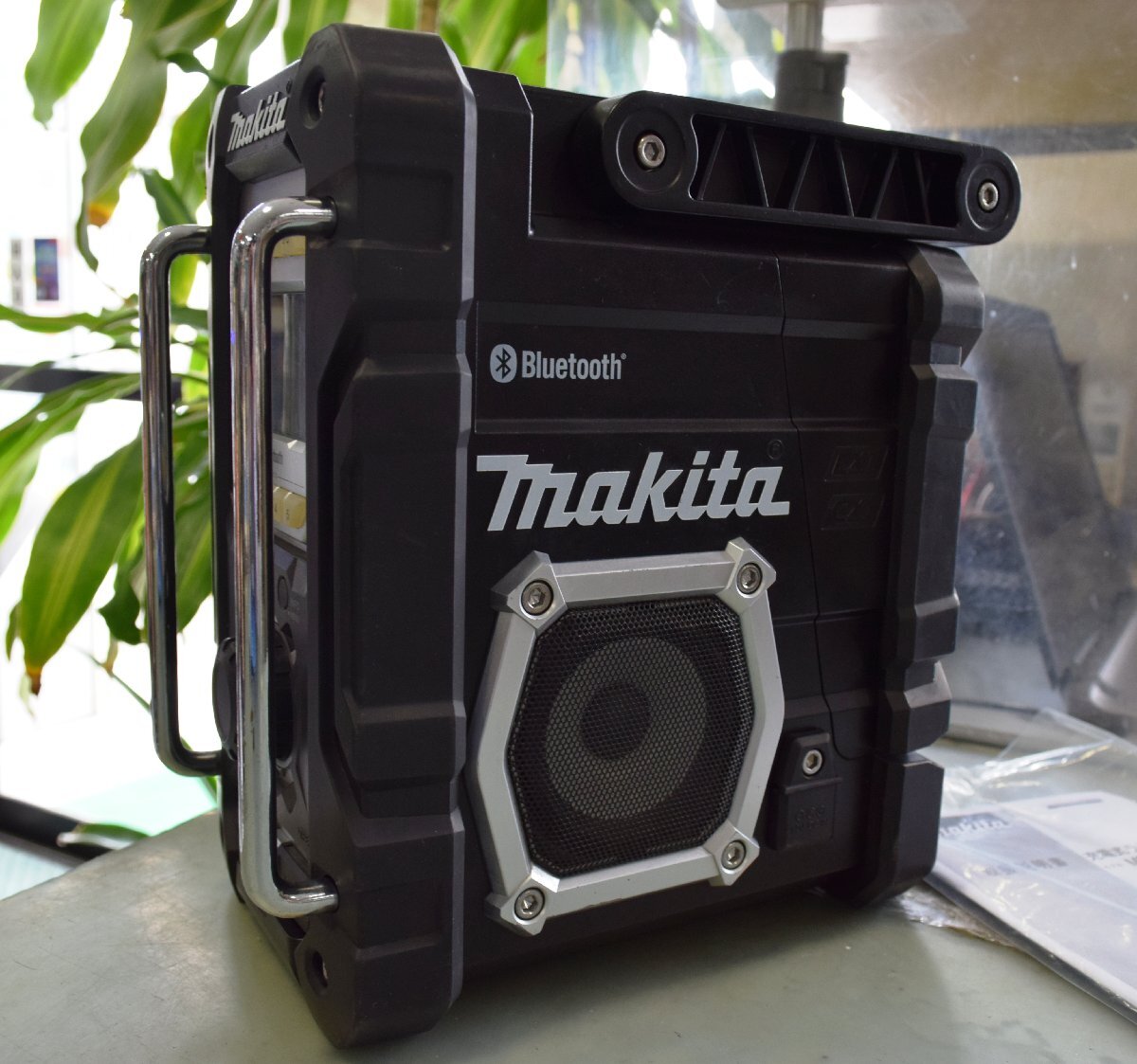 【makita】現場ラジオ 充電式ラジオ MR108B 本体のみ 黒 Bluetooth対応 ACアダプタ付属 バッテリ・充電器別売 [カラー:黒]//動作確認済み//