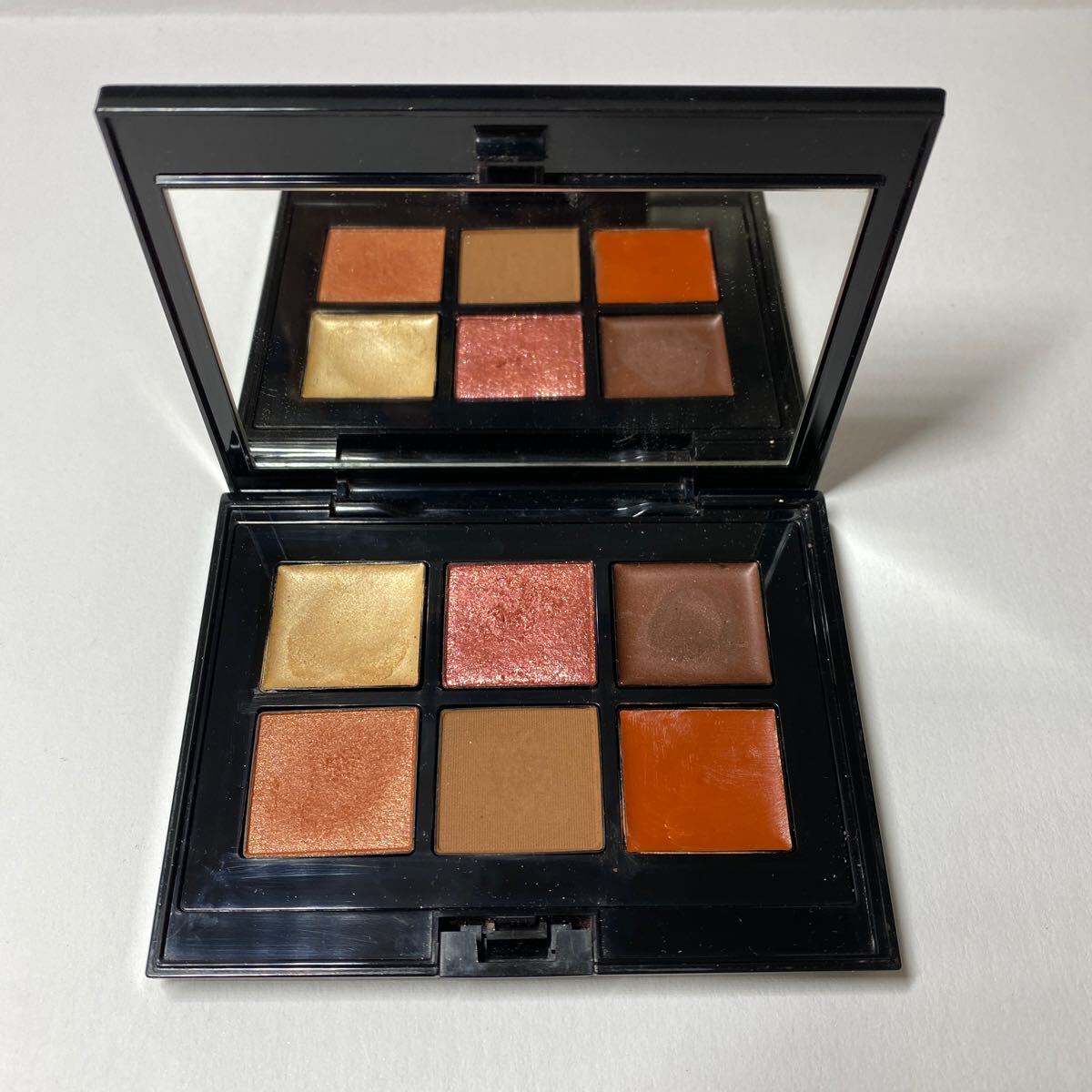 ADDICTION アディクション　コンパクトアディクション　リミテッドエディション　99+ 001 アイシャドウ　 アイカラー