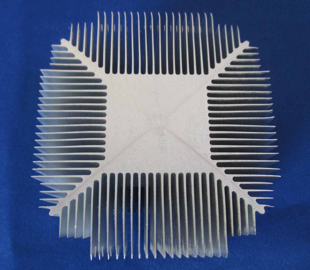 アルミ製　ヒートシンク 放熱器　80×76×40mm