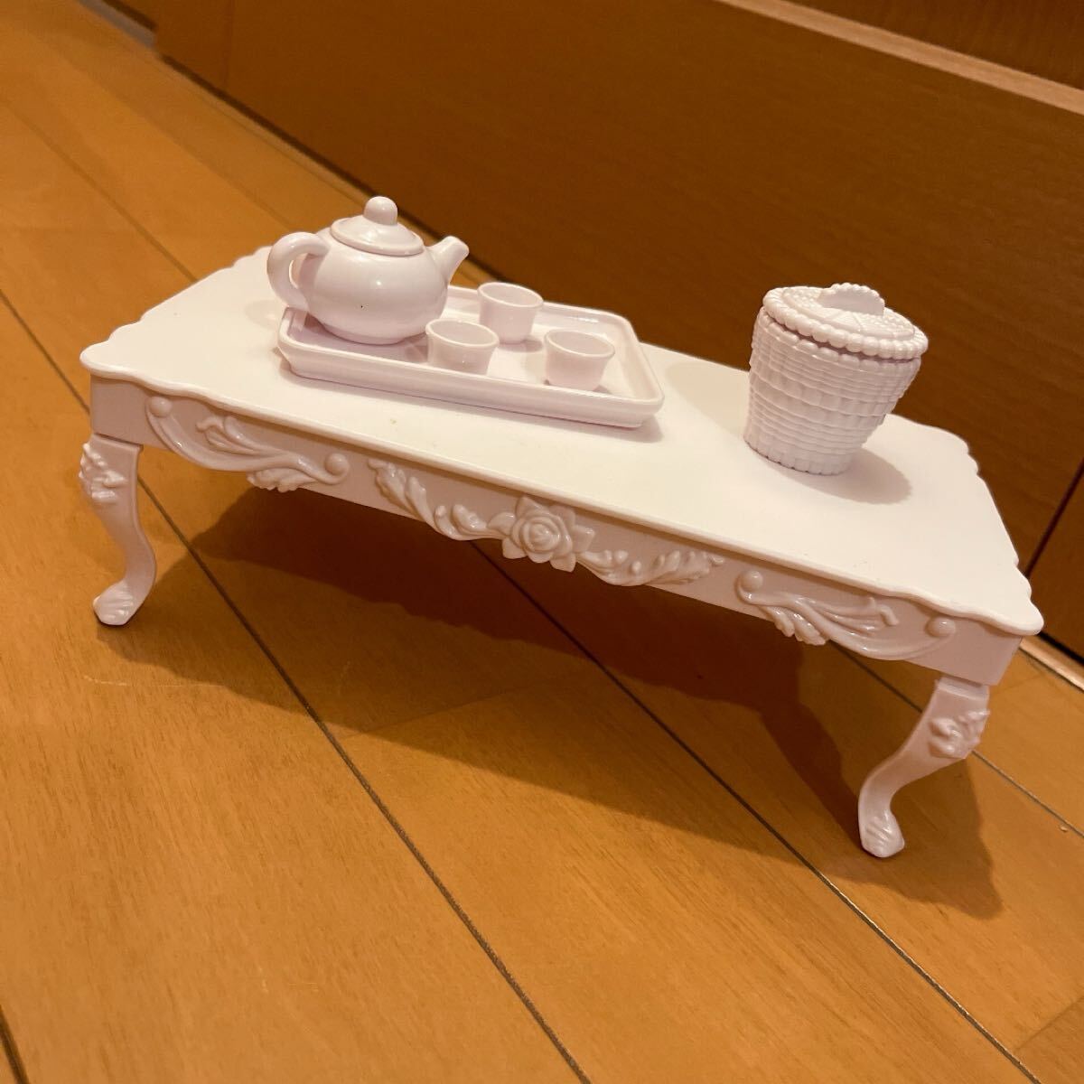 ミニチュア テーブル&ティーセット　1/6 ドールハウス　家具　ロココ調
